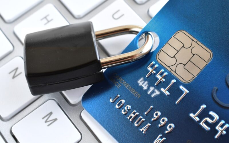 JAK OCHRÁNIT SVÉ PENÍZE PŘI PLATBĚ KARTOU V ONLINE CASINU?
