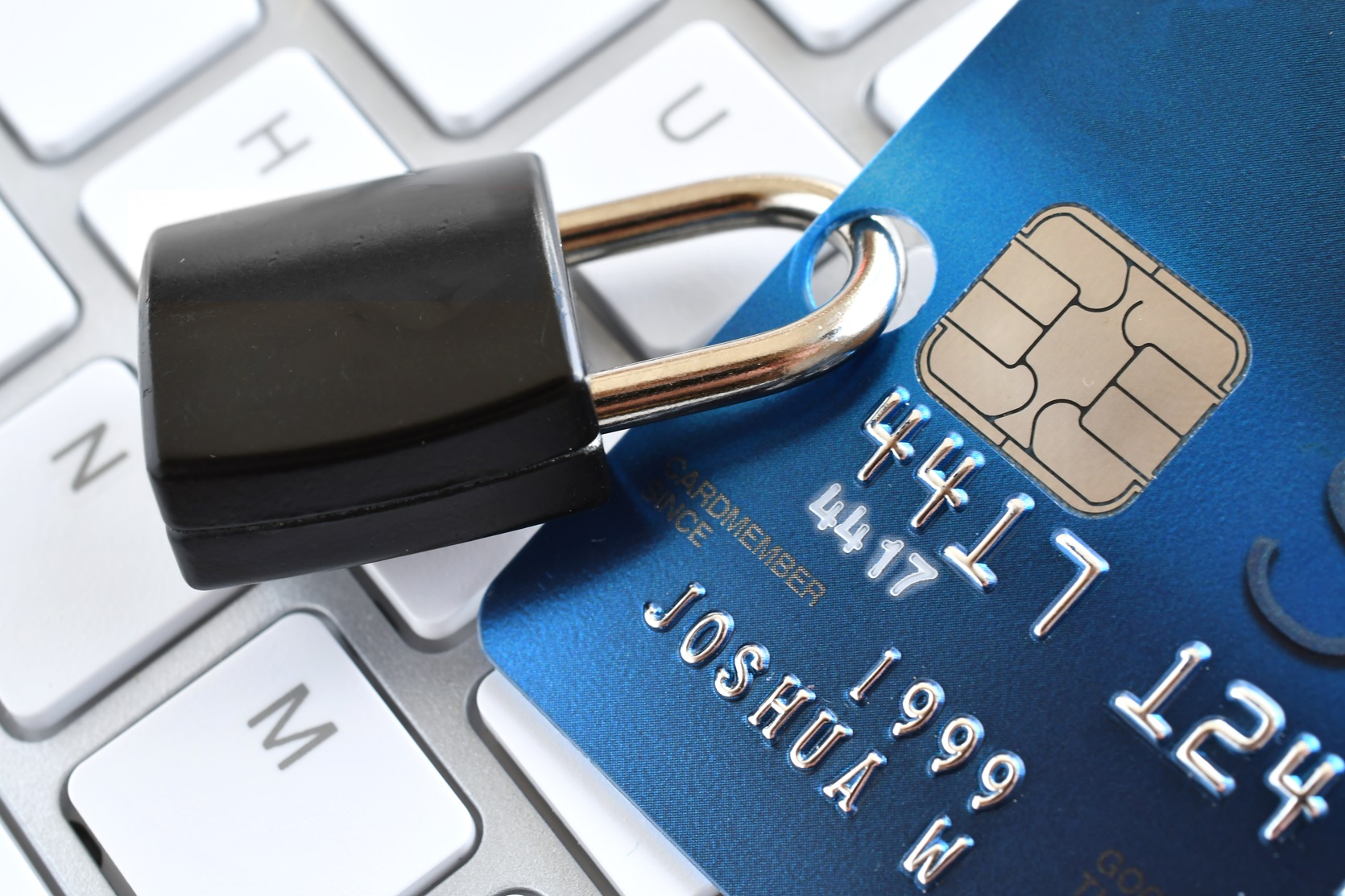 JAK OCHRÁNIT SVÉ PENÍZE PŘI PLATBĚ KARTOU V ONLINE CASINU?