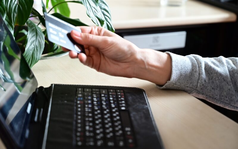 VKLAD DO ONLINE CASINA PLATEBNÍ KARTOU