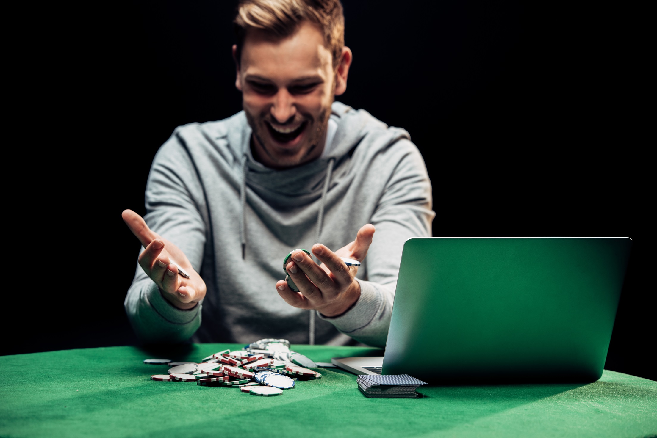 LIVE CASINO: ONLINE ZÁBAVA S REALISTICKÝM ZÁŽITKEM