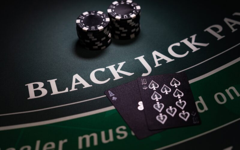 JAK SE HRAJE BLACKJACK ONLINE: PRŮVODCE PRO HRÁČE ONLINE CASIN