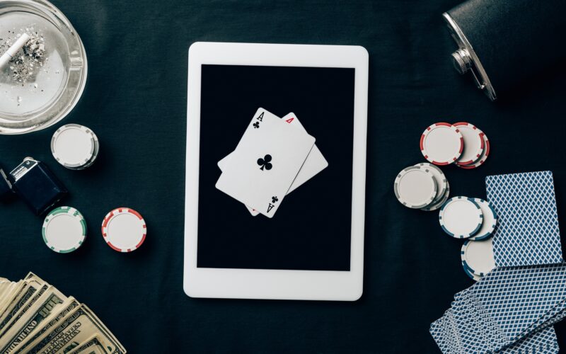 JAK A KDE HRÁT POKER ONLINE FREE?